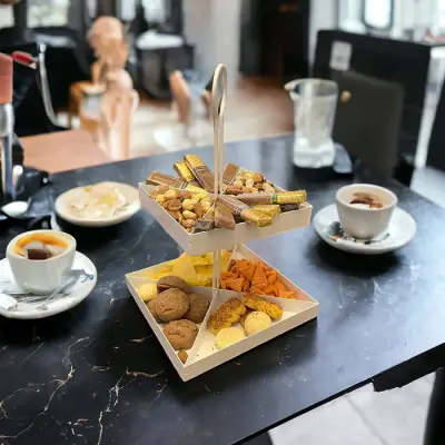 2 Katlı Dekoratif Beyaz Metal Çerezlik / Peynir Sunum Servis Tabağı - Lokumluk / Makaron, Pankek ve Tatlı Sunumu İçin - 1