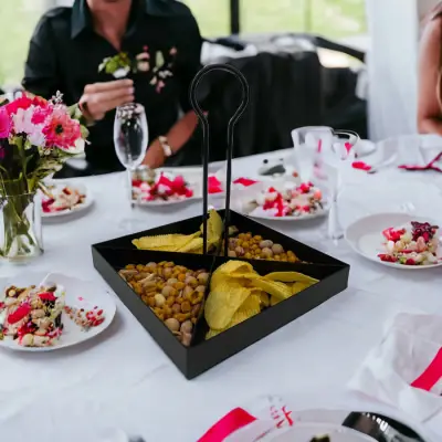 Tek Katlı Dekoratif Metal Siyah Çerezlik, Peynir Sunum Servis Tabağı - Lokumluk, Makaron, Pankek ve Tatlı İçin İdeal - 3